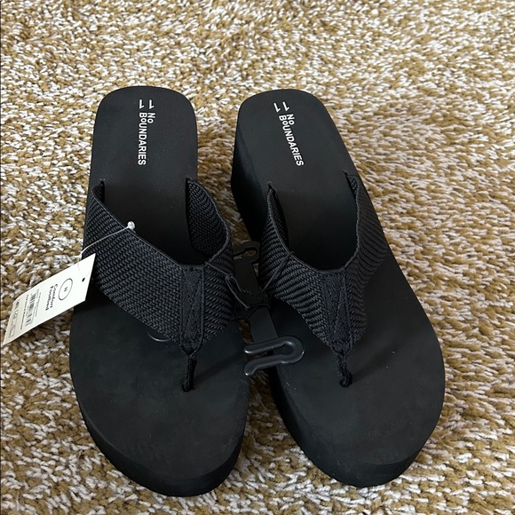 No Boundaries Black Wedge Sandals - Picture 1 of 5